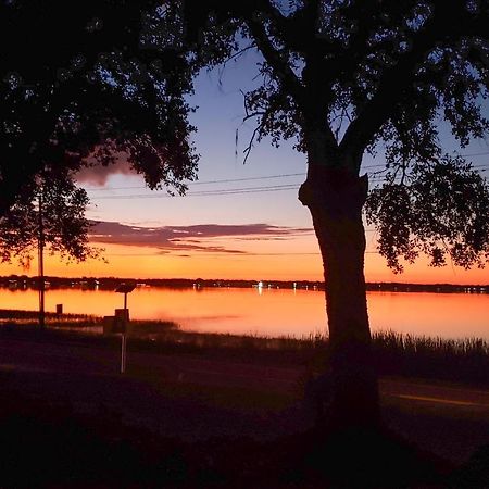 Pet-Friendly Auburndale House With Lake Views! Kültér fotó