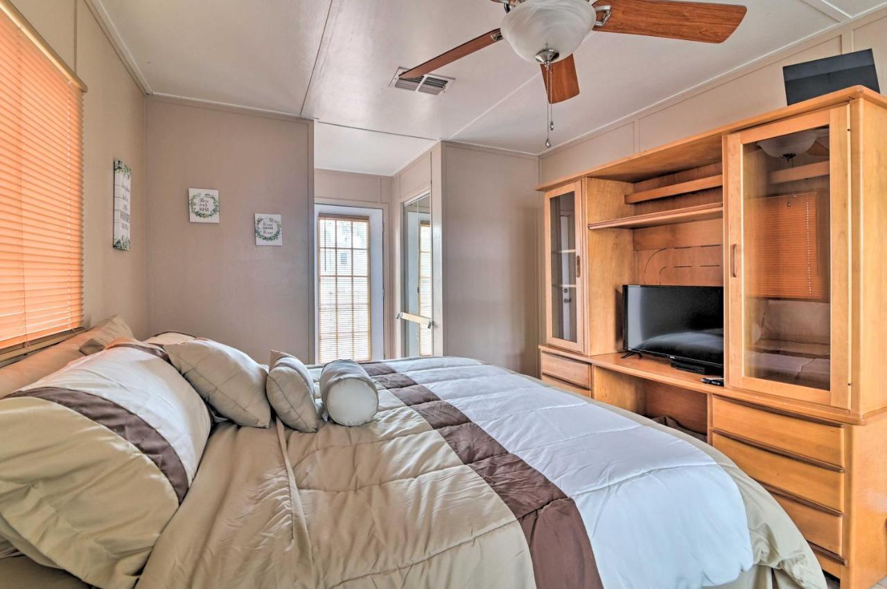 Pet-Friendly Auburndale House With Lake Views! Kültér fotó